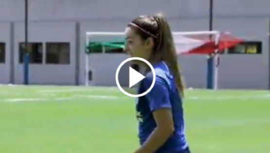 ¡Las risas no faltaron! Katty Martínez ENTRENANDO con América Femenil con un micrófono