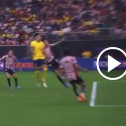 Illian Hernández LE GANA la marca a 'Pollo' Briseño y anota el segundo GOL del Club América