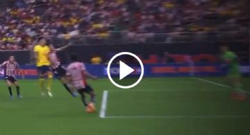 Illian Hernández LE GANA la marca a 'Pollo' Briseño y anota el segundo GOL del Club América