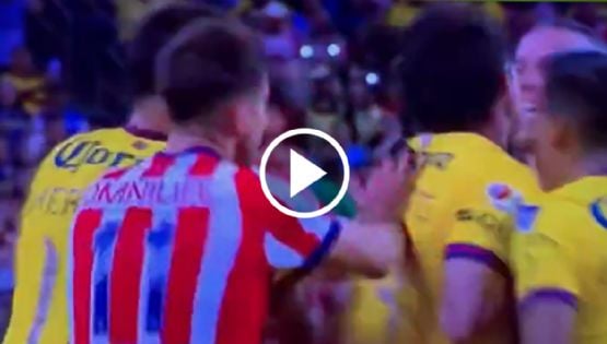 Video: CANTERANOS del Club América le dan su “ESTATE QUIETO” a Isaac Brizuela