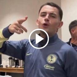 Álvaro Fidalgo sorprende a la afición del Club América CANTANDO famosa canción mexicana