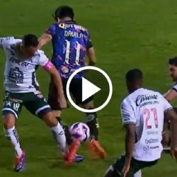 ¿Le ROBAN al Club América? Andrés Guardado comete FALTA de TARJETA ROJA sobre Víctor Dávila