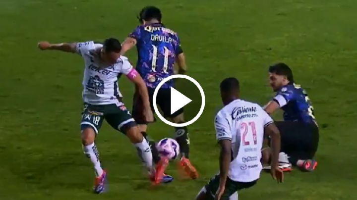 ¿Le ROBAN al Club América? Andrés Guardado comete FALTA de TARJETA ROJA sobre Víctor Dávila