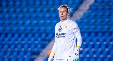 Previo a las SEMIFINALES de la Liga MX Femenil, Sandra Paños es captada con una ex-integrante del Club América