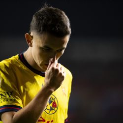 Periodista de Chivas intenta corregir a Álvaro Fidalgo pero él lo deja EN RIDÍCULO