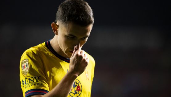Periodista de Chivas intenta corregir a Álvaro Fidalgo pero él lo deja EN RIDÍCULO