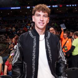 Igor Lichnovsky es ABUCHEADO en partido de basquetbol de la NBA