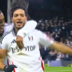 Raúl Jiménez sigue encendido y anota GOLAZO con el Fulham contra el Arsenal