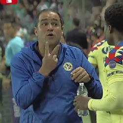 Video: La CÓMICA explicación de André Jardine a Javairo Dilrosun para ENTENDER su táctica