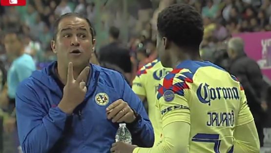 Video: La CÓMICA explicación de André Jardine a Javairo Dilrosun para ENTENDER su táctica