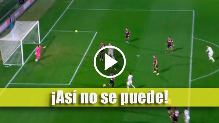 ¡Hasta con la defensa en contra! Guillermo Ochoa no puede evitar AUTOGOLAZO del Salernitana