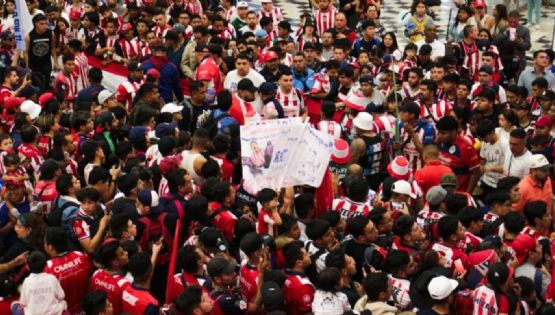 ¡Montoneros! Aficionados de Chivas AGREDEN a seguidor del Club América