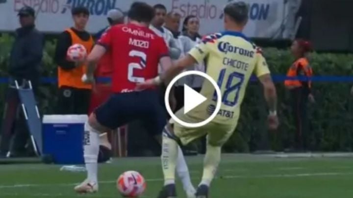 ‘Chicote’ Calderón HUMILLÓ a Alan Mozo en el Clásico Nacional pese a los ABUCHEOS