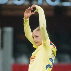 Sarah Luebbert REAPARECE en muletas y la afición demuestra PROFUNDA TRISTEZA por su situación