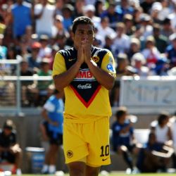 ¡Leyenda Eterna! Salvador Cabañas comparte EMOTIVO MOMENTO con niños de escuelita del Club América