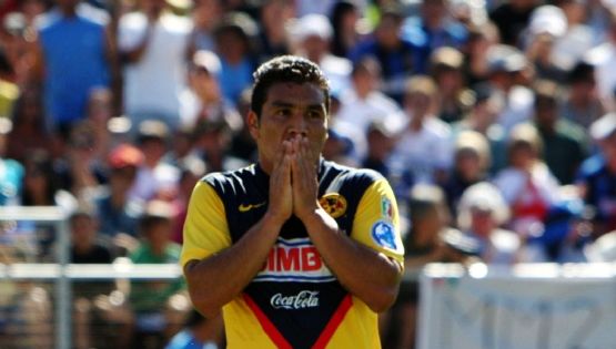 ¡Leyenda Eterna! Salvador Cabañas comparte EMOTIVO MOMENTO con niños de escuelita del Club América