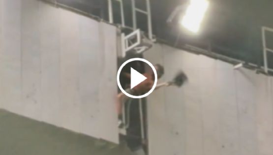 Aficionado ARRIESGA SU VIDA festejando el BICAMPEONATO del Club América