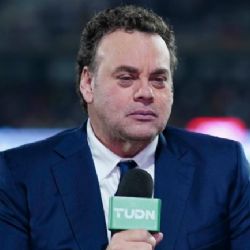 David Faitelson HUMILLA a Henry Martín y Santi Giménez al comparararlos con Raúl Jiménez