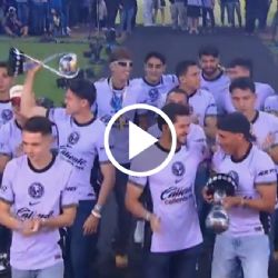 Paul Aguilar, Oribe Peralta y Henry Martín protagonizan EMOTIVO MOMENTO para celebrar el BICAMPEONATO del Club América