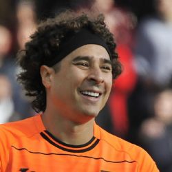 Guillermo Ochoa hace GRAN SACRIFICIO para seguir jugando en Europa