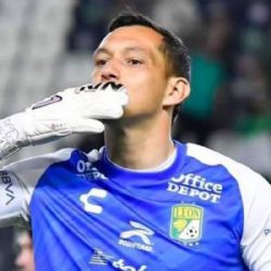 Aficiones del Club América, Chivas y León SE PELEAN por publicación de Rodolfo Cota