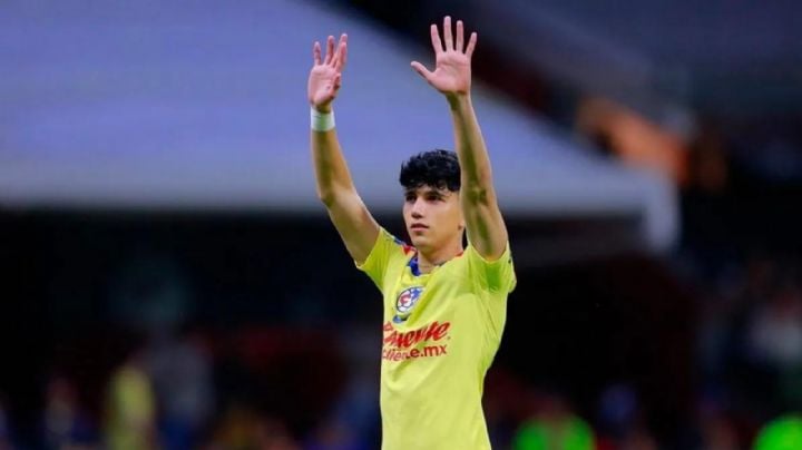 El MOMENTO EXACTO dónde Kevin Álvarez es LASTIMADO por la afición de Chivas con botella de vidrio