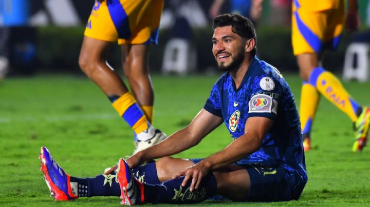 Henry Martín se agarra a EMPUJONES con GIGANTE defensor del Aston Villa