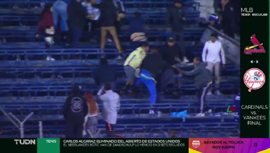 LAMENTABLE PELEA entre aficionados del Club América en las tribunas del Estadio Ciudad de los Deportes