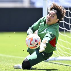 En Portugal califican a Guillermo Ochoa como un portero de CLASE MUNDIAL