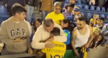 Juvenil del Club América tiene CONMOVEDOR GESTO con su papá tras el partido vs Xolos