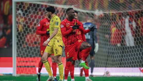 Video: ASISTENCIA y GOL de Julián Quiñones en los Cuartos de Final de la Kings Cup