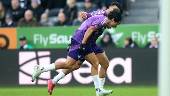 Video: Raúl Jiménez INICIA LA JUGADA y termina METIENDO GOL en el Newcastle vs Fulham