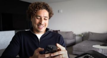 Guillermo Ochoa recibe inesperada SORPRESA de Álvaro Fidalgo