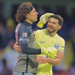 Guillermo Ochoa y Henry Martín en peligro de PERDERSE el Mundial del 2026