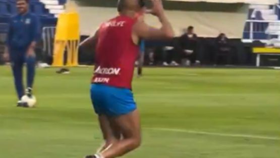 Javier ‘Chicharito’ Hernández ya PRACTICA FESTEJO contra el Club América en el Estadio Ciudad de los Deportes
