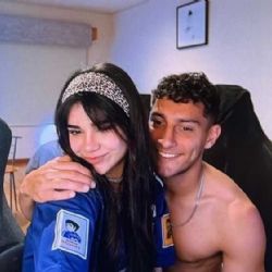 Alana Flores acaba de COMPROMETER a Sebastián Cáceres ante las cámaras
