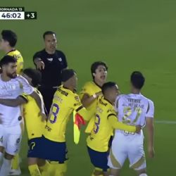 Jugador del Club América fue AGREDIDO durante el partido ante Tigres de la Jornada 13 de la Liga MX