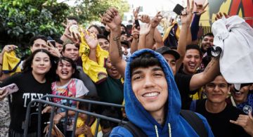 ESPECTACULAR RECIBIMIENTO de la afición del Club América en Guadalajara