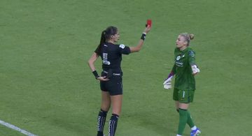 ¿Otro ROBO del arbitraje al América? Por esto Sandra Paños FUE EXPULSADA en el Clásico Nacional
