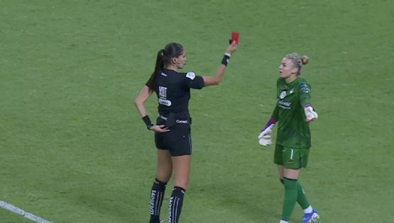 ¿Otro ROBO del arbitraje al América? Por esto Sandra Paños FUE EXPULSADA en el Clásico Nacional