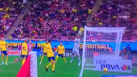 Rodolfo Cota EVITA GOL OLÍMPICO de Roberto Alvarado en el Chivas vs Club América
