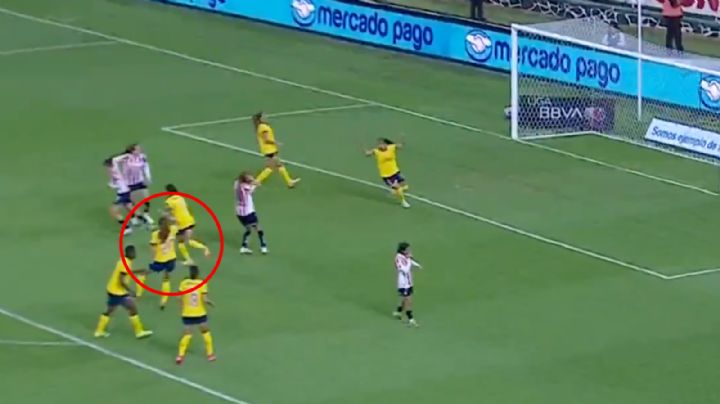 Nicki Hernández SE BURLA EN LA CARA de jugadoras de Chivas tras fallar el penal