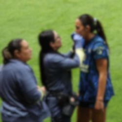 La lesión que no se vio en TV: así acabó Kim Rodríguez tras FUERTE golpe vs Toluca