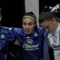 Karen Luna LLORÓ mientras dio un EMOTIVO DISCURSO antes del partido ante Bravas y al mismo tiempo contagió a la afición