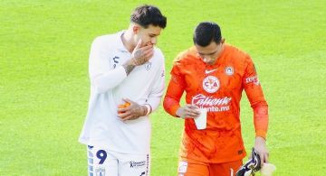 ¿Quiere VOLVER? Captan a Illian Hernández hablando misteriosamente con Luis Ángel Malagón