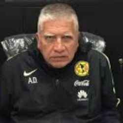 Club América le hace GRAN HOMENAJE al Doctor Díaz por 50 años de servicio