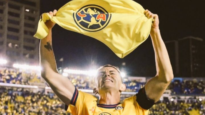 Álvaro Fidalgo recibe GRAN REGALO de la afición previo a la final de la Liga MX
