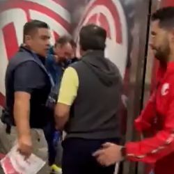 Video: Emilio Azcárraga fue EMPAPADO a su llegada al Nemesio Diez por la afición del Toluca