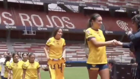 El bonito GESTO del América Sub 19  con Alondra Cabanillas tras el CAMPEONATO