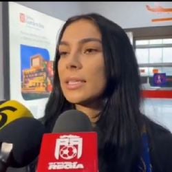 Aficionados de Tigres Femenil le TIRAN con todo a Sabrina Enciso tras su LLEGADA